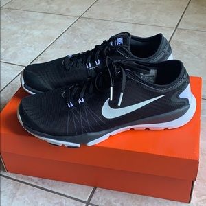 Nike women’s size 9 Flex Supreme TR4